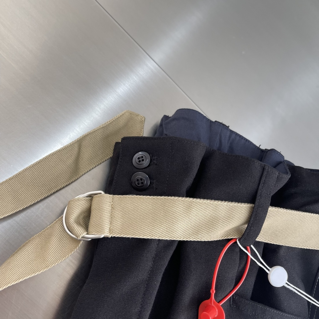 -Maison Margiela MM6 明线直筒休闲裤 定制珀光细梭羊毛丝绒料 轻盈柔软 舒适贴肤 以一袭纯粹黑 -Maison Margiela MM6 明线直筒休闲裤 定制珀光细梭羊毛丝绒料 轻盈柔软 舒适贴肤 以一袭纯粹黑