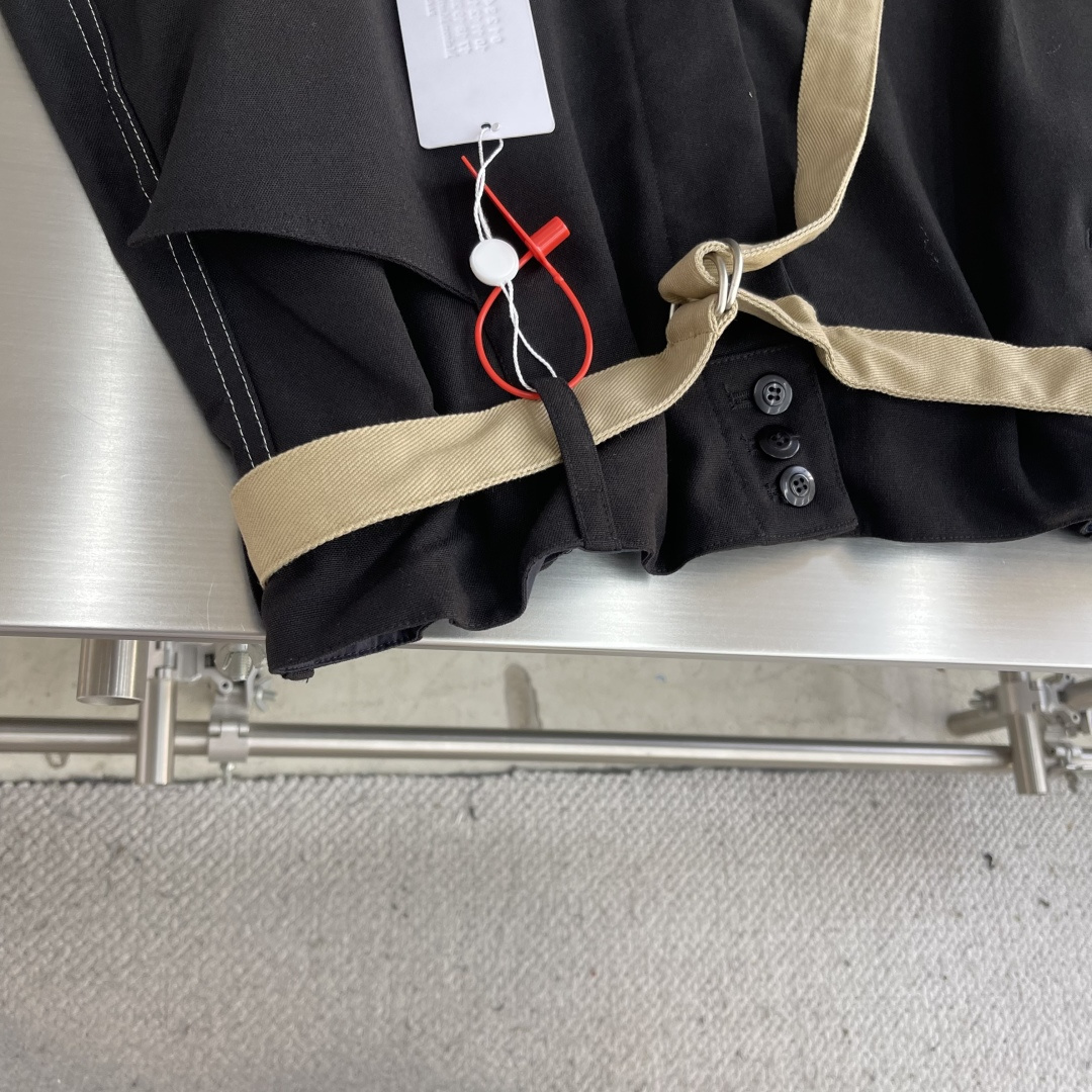 -Maison Margiela MM6 明线直筒休闲裤 定制珀光细梭羊毛丝绒料 轻盈柔软 舒适贴肤 以一袭纯粹黑 -Maison Margiela MM6 明线直筒休闲裤 定制珀光细梭羊毛丝绒料 轻盈柔软 舒适贴肤 以一袭纯粹黑