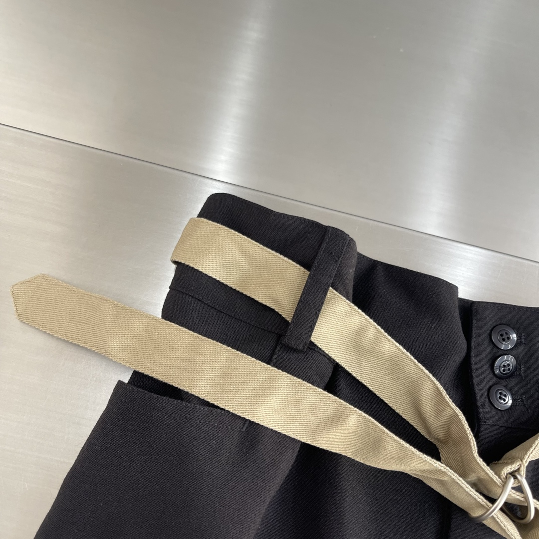 -Maison Margiela MM6 明线直筒休闲裤 定制珀光细梭羊毛丝绒料 轻盈柔软 舒适贴肤 以一袭纯粹黑 -Maison Margiela MM6 明线直筒休闲裤 定制珀光细梭羊毛丝绒料 轻盈柔软 舒适贴肤 以一袭纯粹黑
