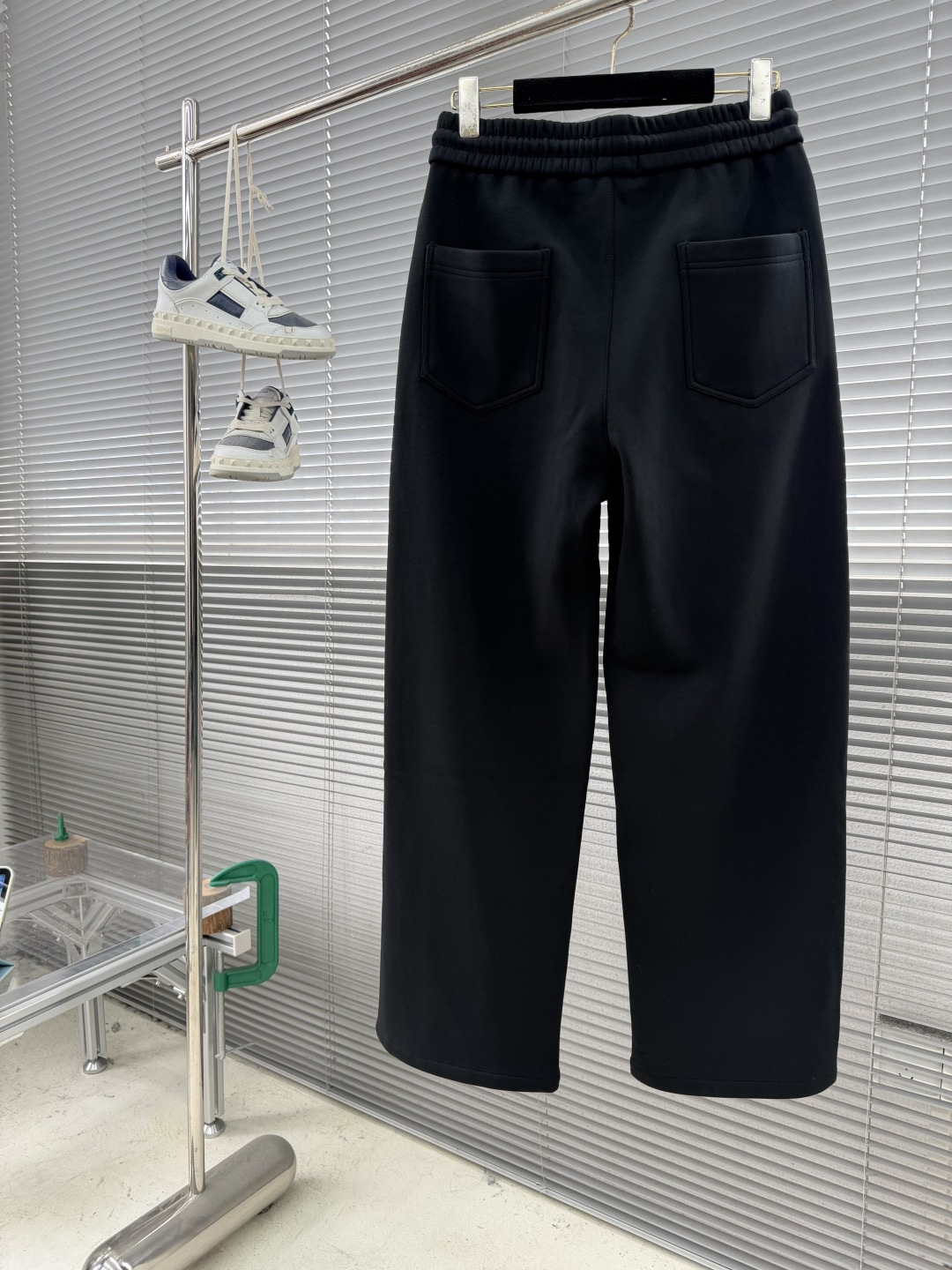 -Balenciag 新款抓绒卫裤。25fw新款🔥休闲裤，拖地裤 今年最流行面料 上身非常简单帅气有型的