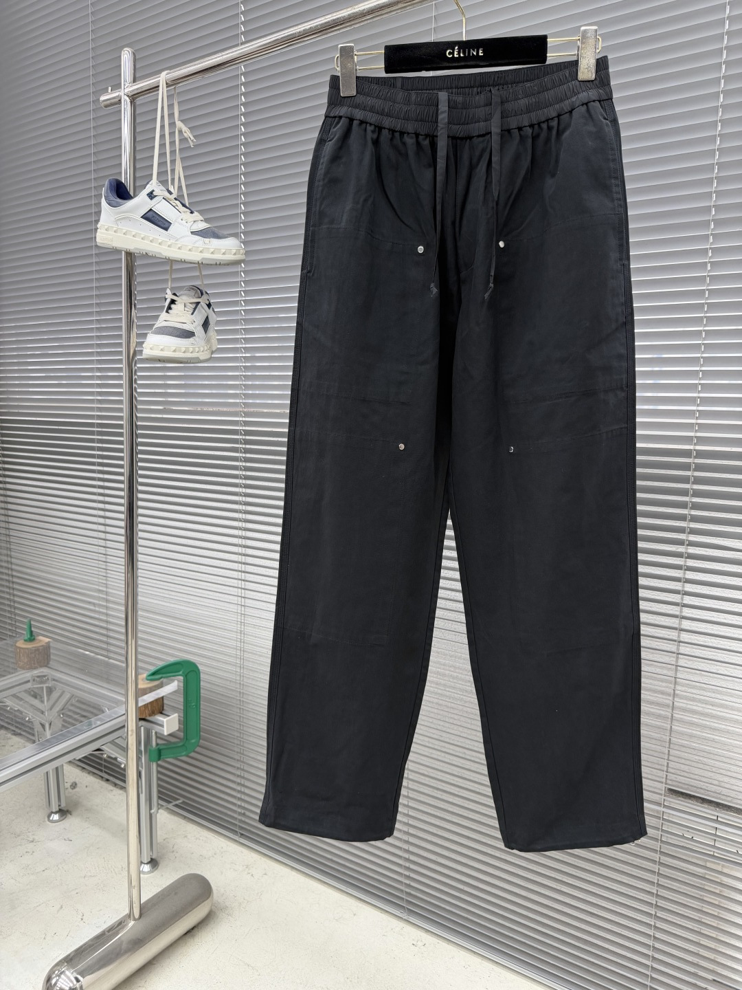 -mon 户外和工装的极致搭配， 品质做到顶，国内没几个！！！做工很复杂细节超牛逼….mon法系户外工装