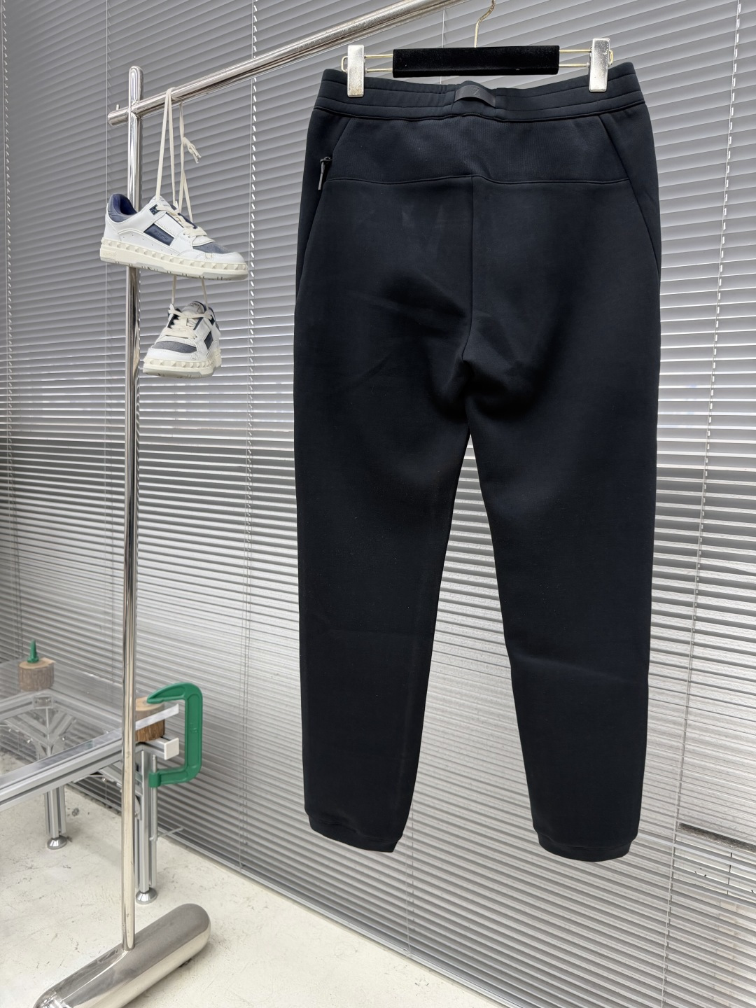 -Z ZEGN 抽绳休闲裤时尚系列，独特设计，抽绳休闲长裤订纱开始订染和订纺。国内某大厂出口日本 和供应