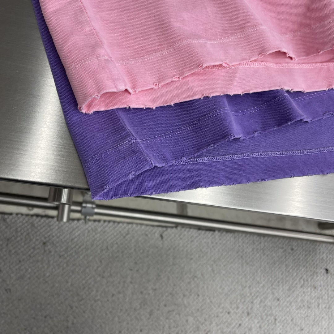 -Dio 刺绣字母‼️短袖T恤®采用350g高克重纯棉面料 面料做旧渲染水洗，颜色非常漂亮，不规则的纹理