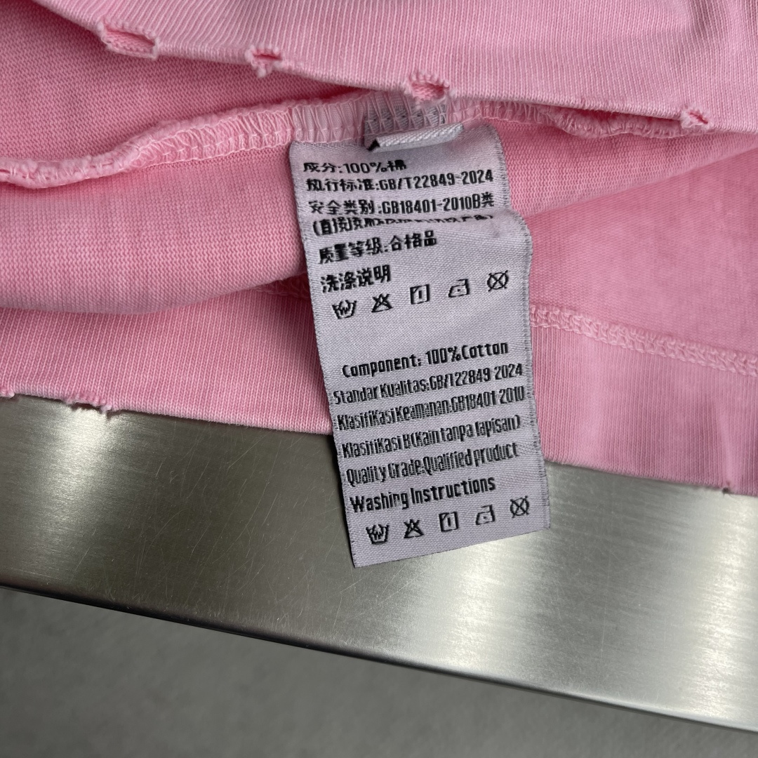 -Dio 刺绣字母‼️短袖T恤®采用350g高克重纯棉面料 面料做旧渲染水洗，颜色非常漂亮，不规则的纹理