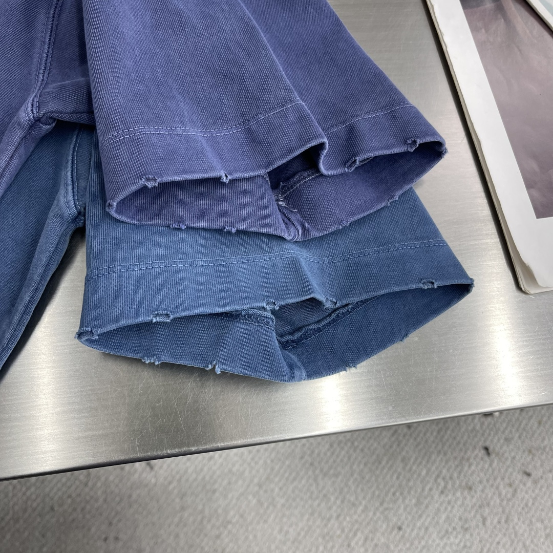 -Dio 刺绣字母‼️短袖T恤®采用350g高克重纯棉面料 面料做旧渲染水洗，颜色非常漂亮，不规则的纹理