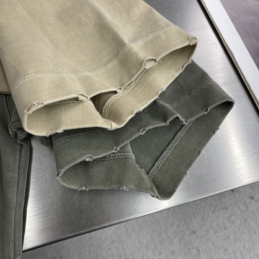 -Dio 刺绣字母‼️短袖T恤®采用350g高克重纯棉面料 面料做旧渲染水洗，颜色非常漂亮，不规则的纹理