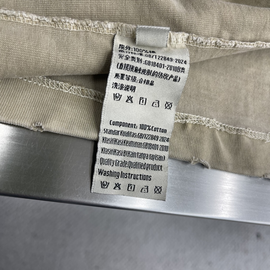 -Dio 刺绣字母‼️短袖T恤®采用350g高克重纯棉面料 面料做旧渲染水洗，颜色非常漂亮，不规则的纹理