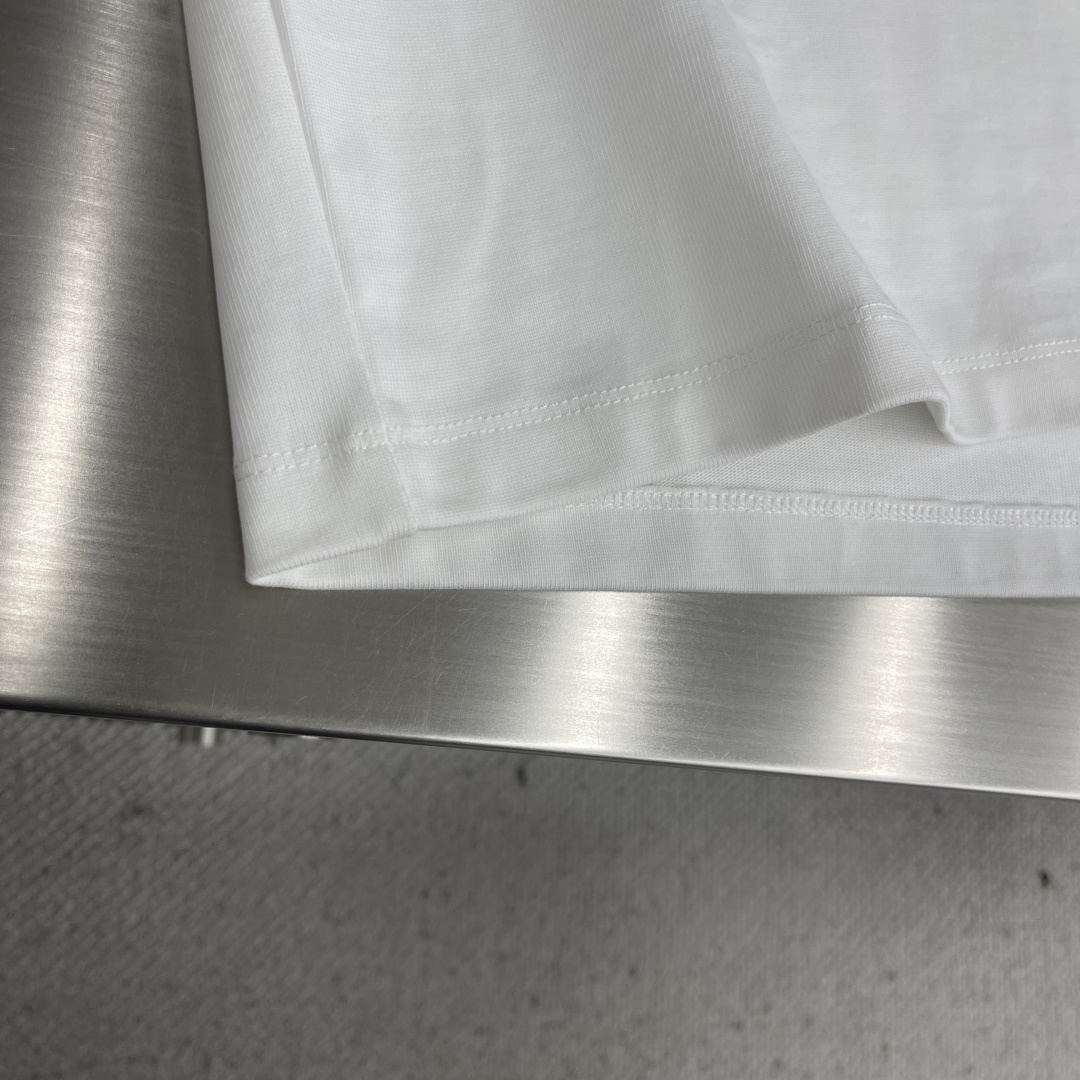 -GUCC 滑雪⛷️者印花‼️短袖T恤®采用超级高成本的390克高克重双股双纱纯棉面料 此面料厚实挺括 