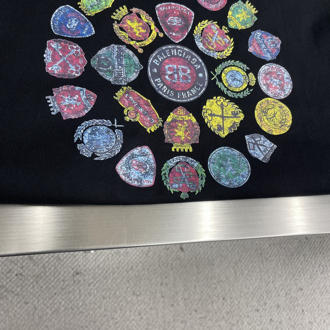 -Balenciag 梵文标识‼️短袖T恤®采用超级高成本的390克高克重双股双纱纯棉面料 此面料厚实挺