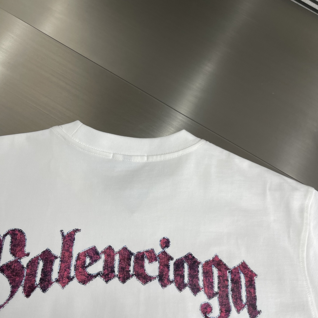 -Balenciag 梵文标识‼️短袖T恤®采用超级高成本的390克高克重双股双纱纯棉面料 此面料厚实挺