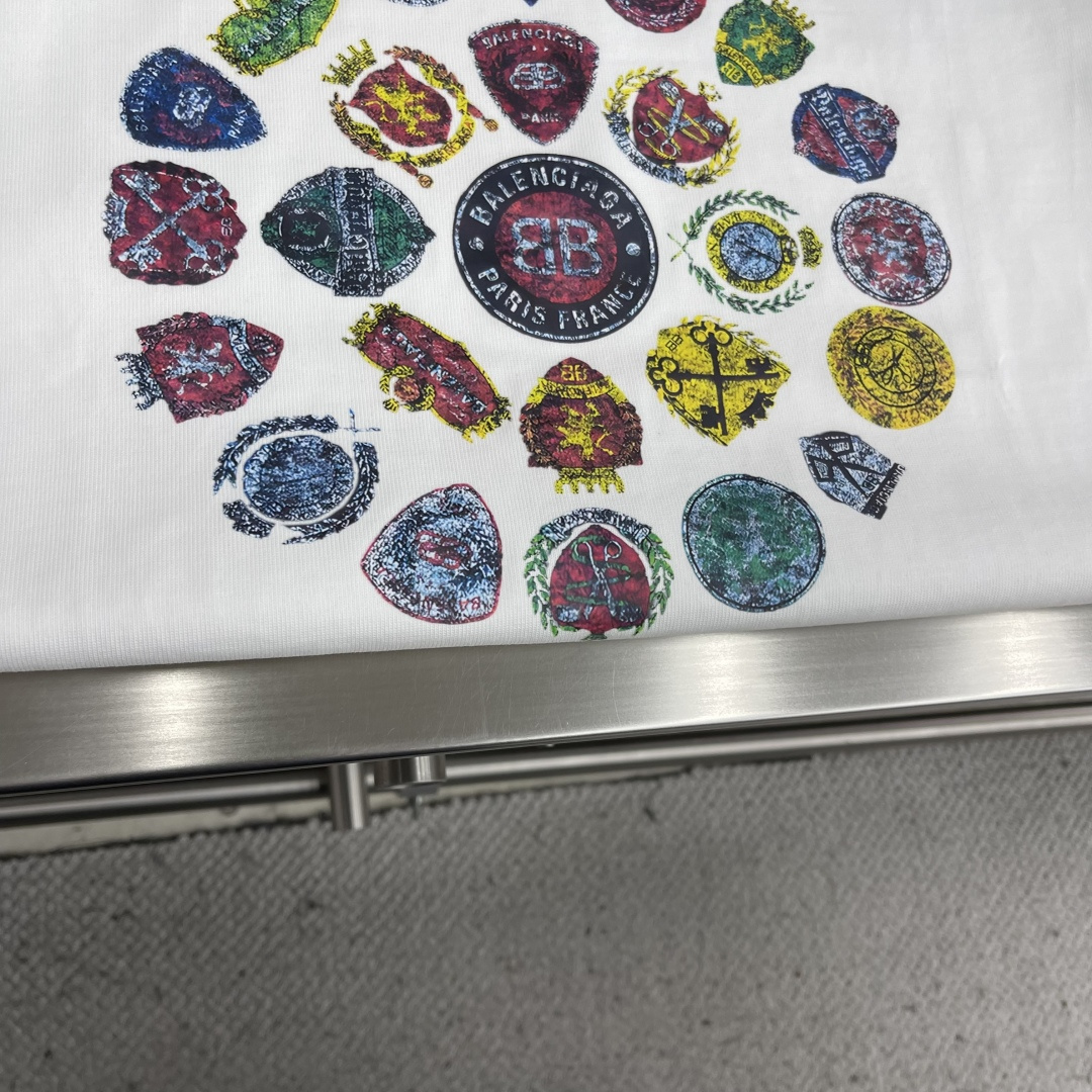 -Balenciag 梵文标识‼️短袖T恤®采用超级高成本的390克高克重双股双纱纯棉面料 此面料厚实挺