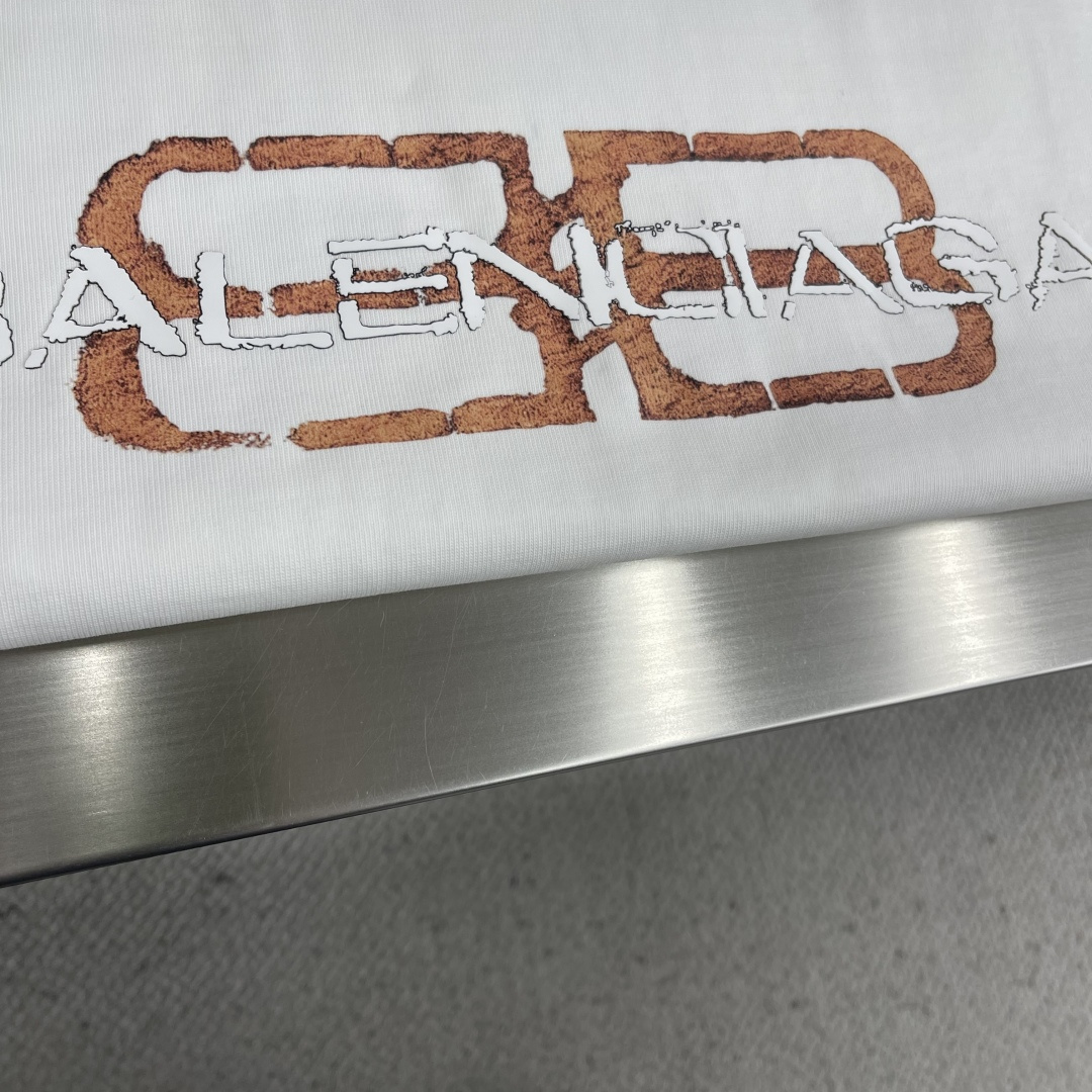 -Balenciag 锁扣‼️短袖T恤®经典双B印花短袖T恤，390克高克重双股双纱纯棉面料 此面料厚实