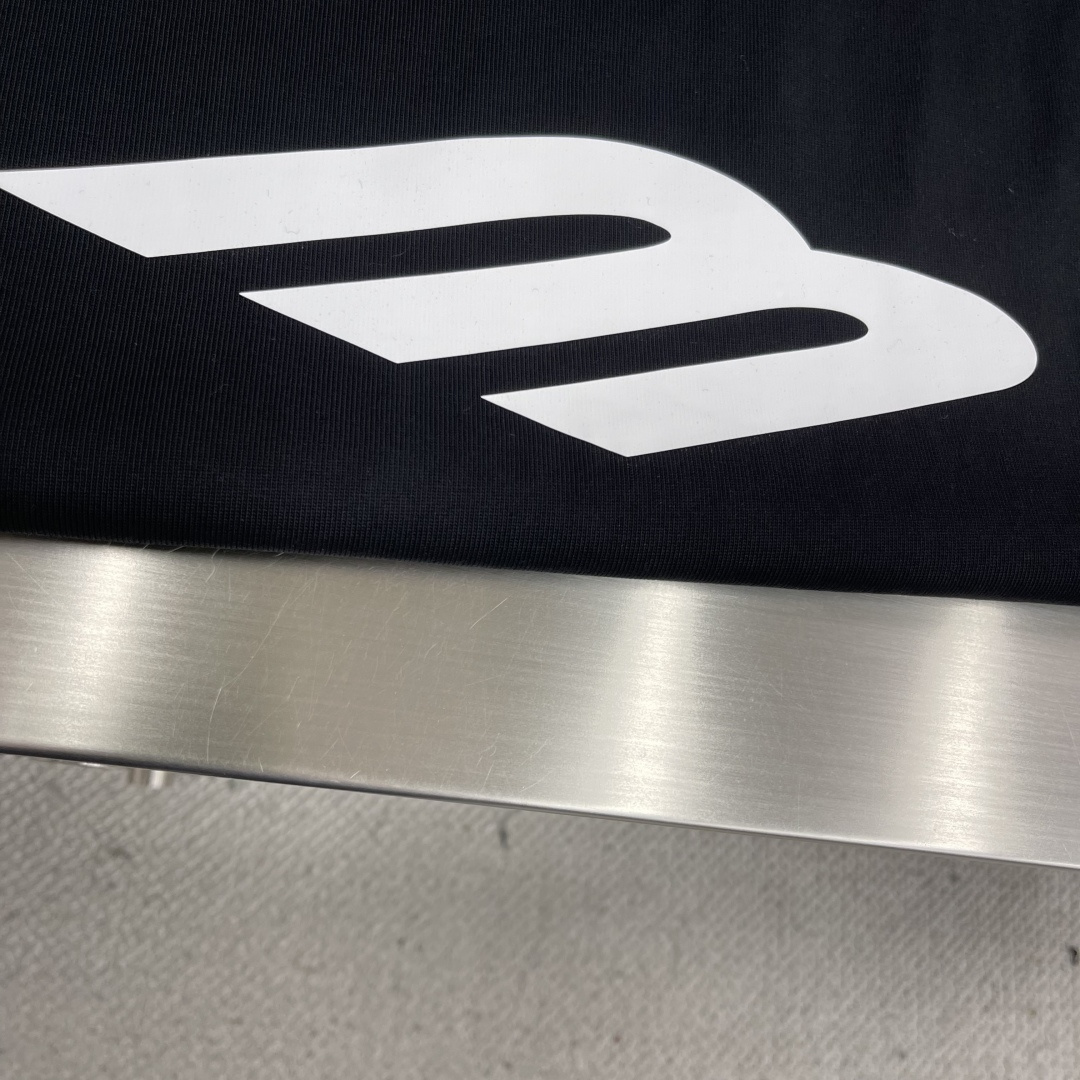 -Balenciag M字母印花‼️短袖T恤®采用超级高成本的390克高克重双股双纱纯棉面料 此面料厚实