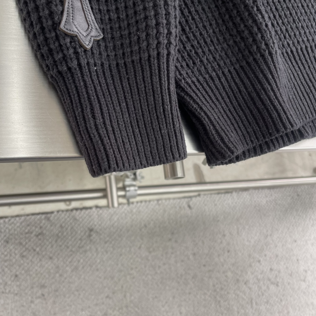 -CH 克罗心 羊绒华夫格毛衣大身面料采用定织定染羊绒与桑蚕丝混纺纱线整件衣服耗时近200分钟衣服手袖两