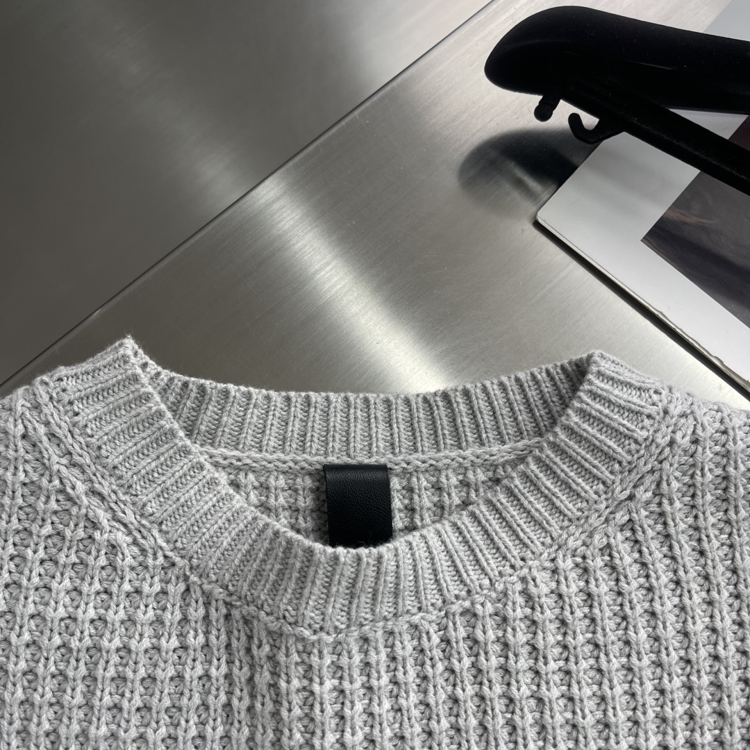 -CH 克罗心 羊绒华夫格毛衣大身面料采用定织定染羊绒与桑蚕丝混纺纱线整件衣服耗时近200分钟衣服手袖两