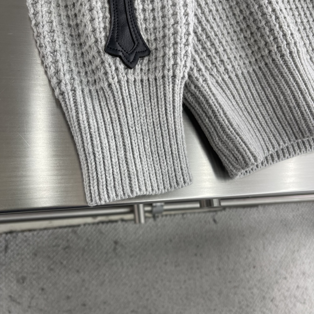 -CH 克罗心 羊绒华夫格毛衣大身面料采用定织定染羊绒与桑蚕丝混纺纱线整件衣服耗时近200分钟衣服手袖两