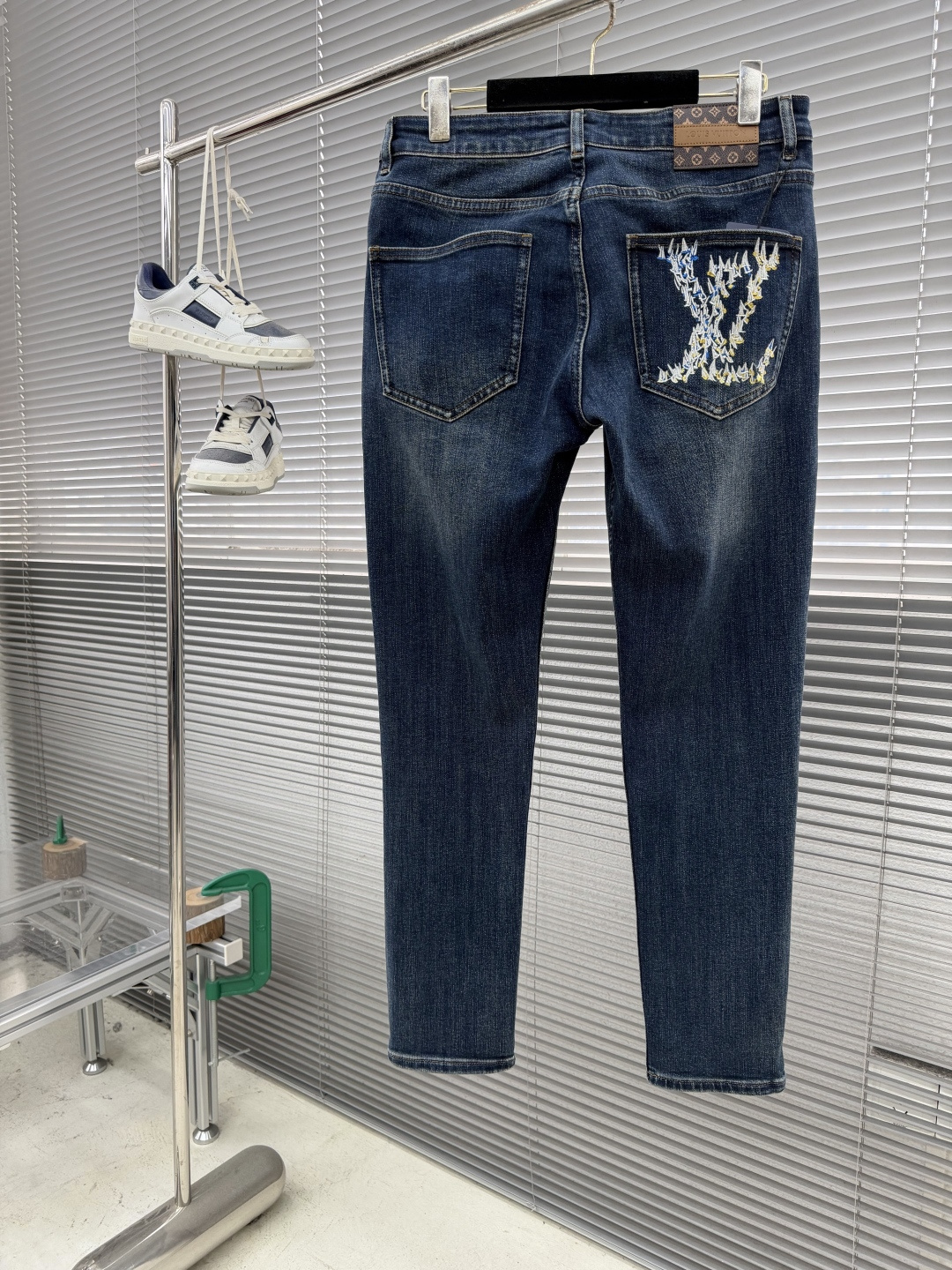 -驴牌 绣花Logo牛仔长裤，定制原版水洗牛仔面料，透气性舒适性及高，独特设计，顶级绣花工艺字母图案lo