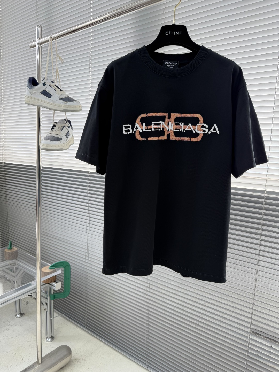 -Balenciag 锁扣‼️短袖T恤®经典双B印花短袖T恤，390克高克重双股双纱纯棉面料 此面料厚实