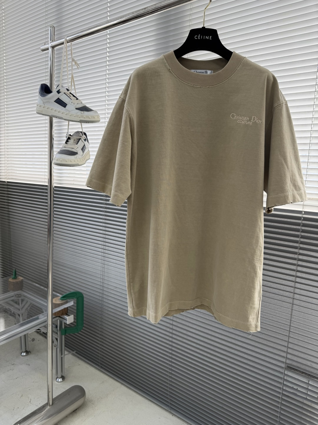 -Dio 刺绣字母‼️短袖T恤®采用350g高克重纯棉面料 面料做旧渲染水洗，颜色非常漂亮，不规则的纹理