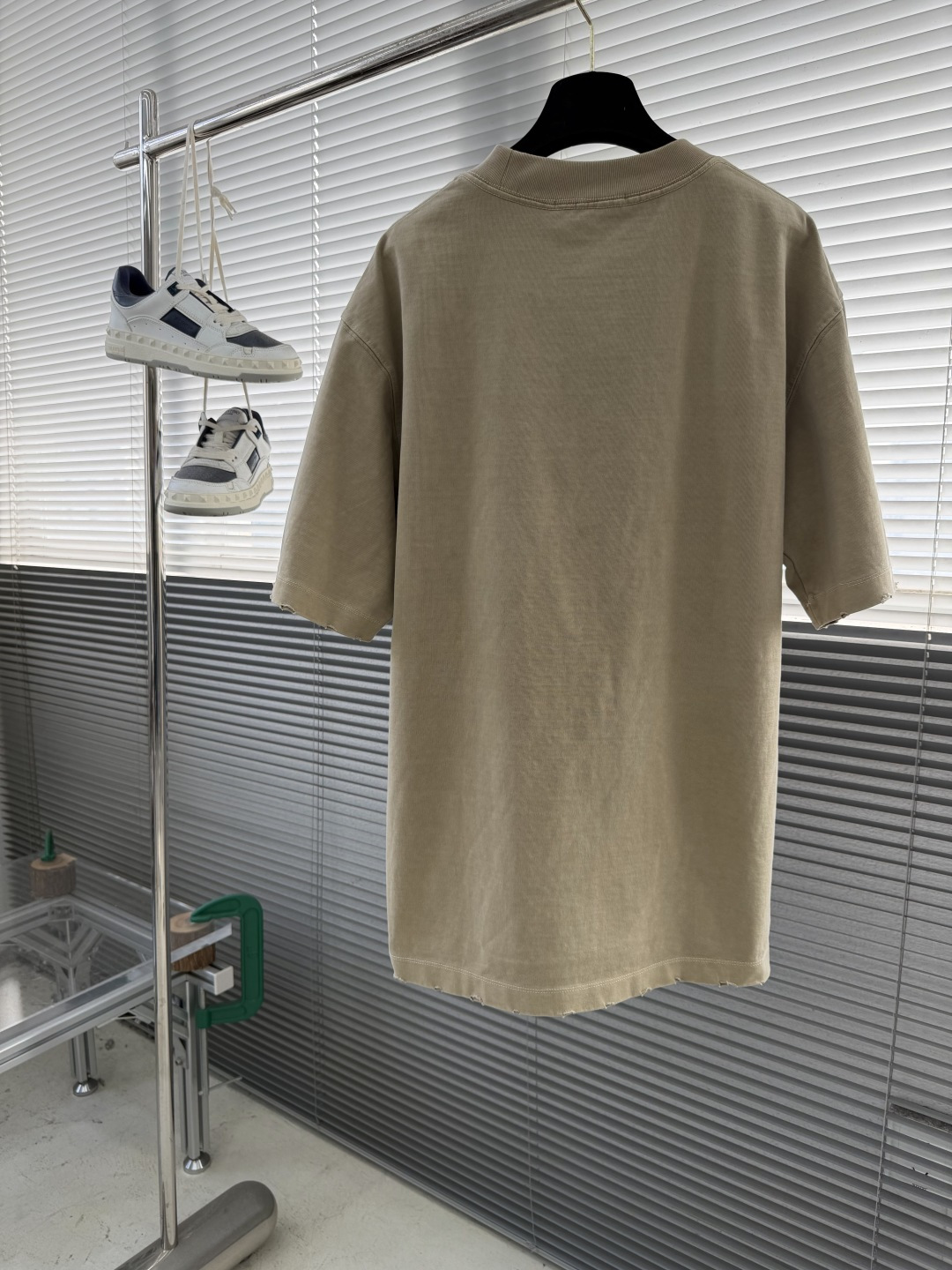 -Dio 刺绣字母‼️短袖T恤®采用350g高克重纯棉面料 面料做旧渲染水洗，颜色非常漂亮，不规则的纹理