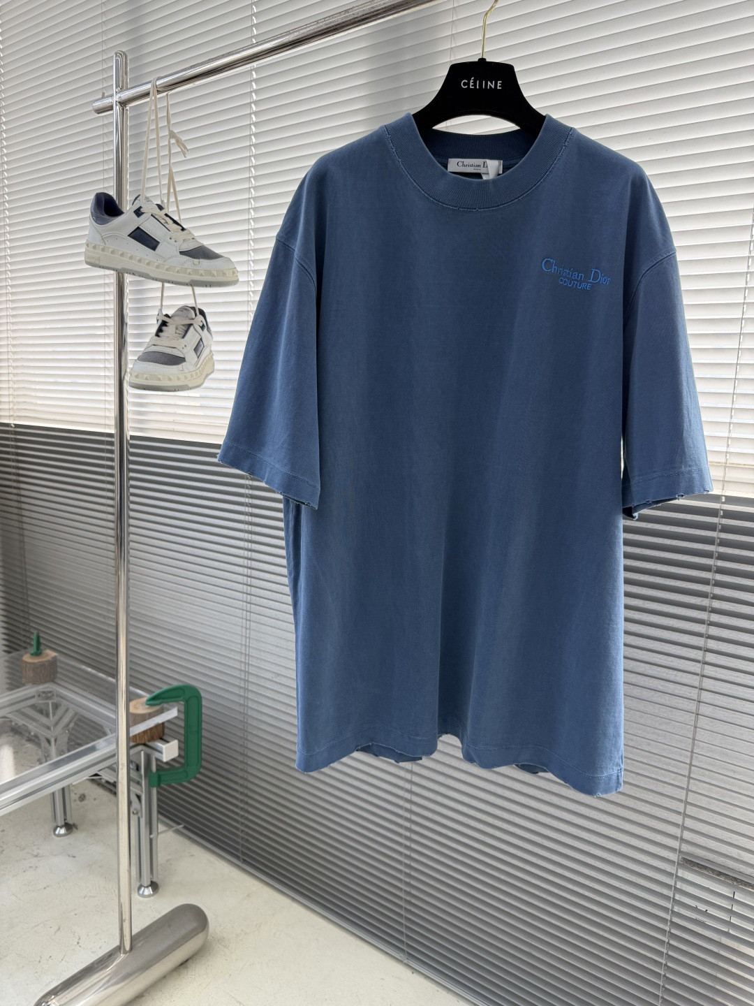 -Dio 刺绣字母‼️短袖T恤®采用350g高克重纯棉面料 面料做旧渲染水洗，颜色非常漂亮，不规则的纹理