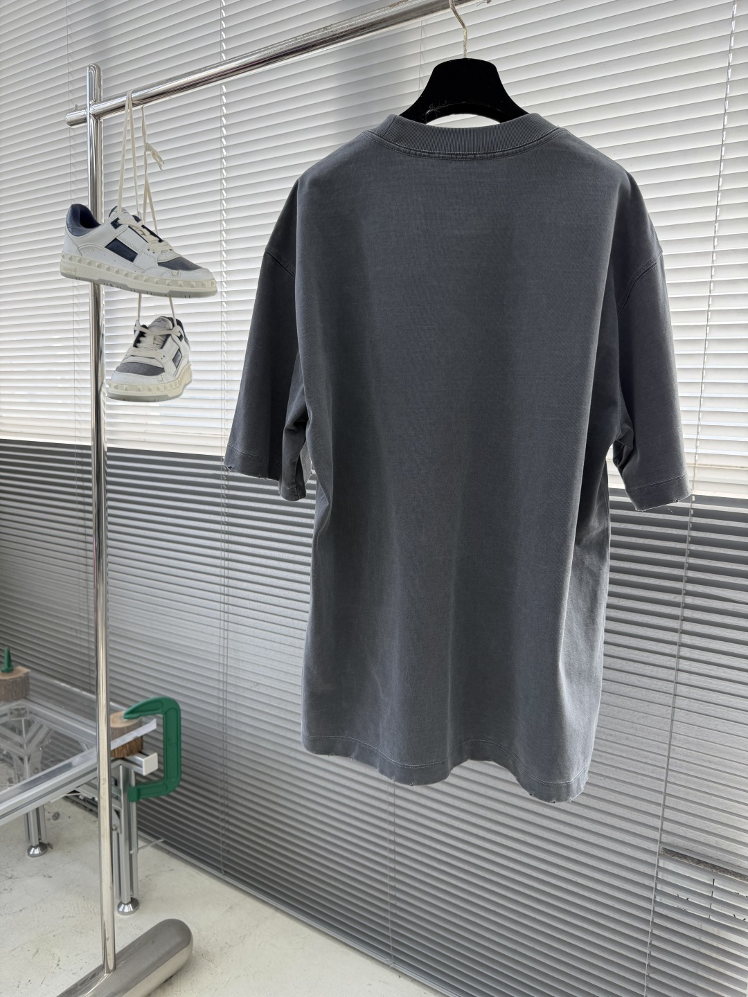 -Dio 刺绣字母‼️短袖T恤®采用350g高克重纯棉面料 面料做旧渲染水洗，颜色非常漂亮，不规则的纹理