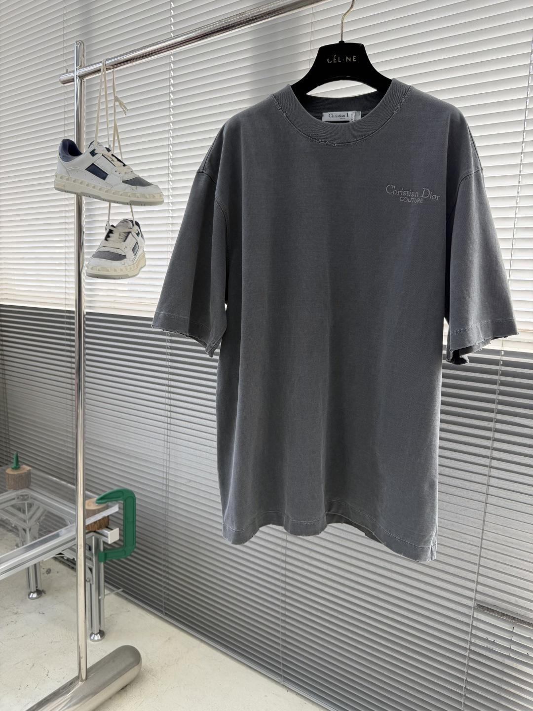 -Dio 刺绣字母‼️短袖T恤®采用350g高克重纯棉面料 面料做旧渲染水洗，颜色非常漂亮，不规则的纹理