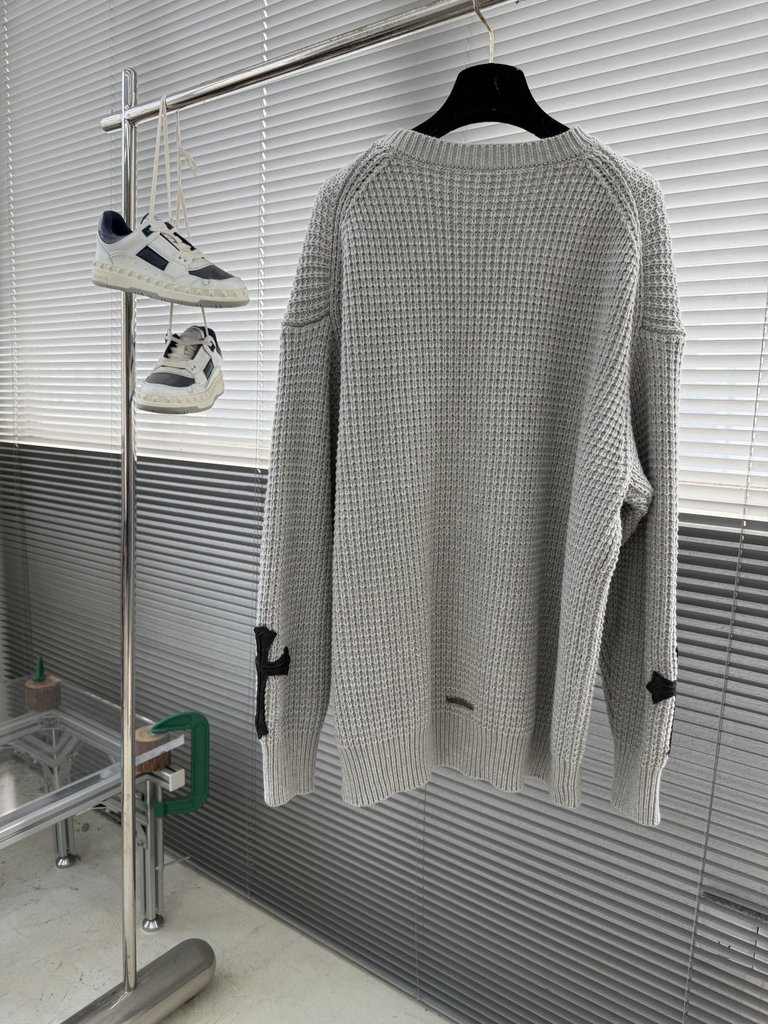 -CH 克罗心 羊绒华夫格毛衣大身面料采用定织定染羊绒与桑蚕丝混纺纱线整件衣服耗时近200分钟衣服手袖两