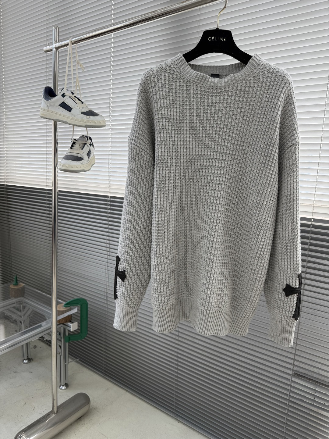 -CH 克罗心 羊绒华夫格毛衣大身面料采用定织定染羊绒与桑蚕丝混纺纱线整件衣服耗时近200分钟衣服手袖两