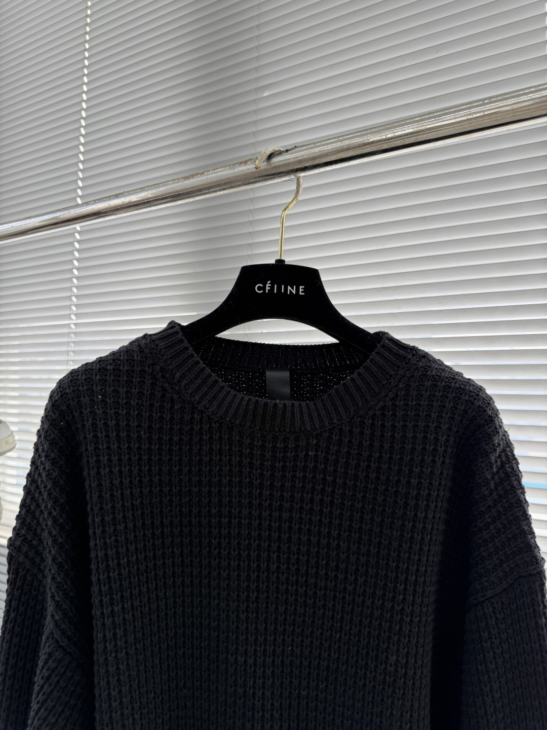 -CH 克罗心 羊绒华夫格毛衣大身面料采用定织定染羊绒与桑蚕丝混纺纱线整件衣服耗时近200分钟衣服手袖两