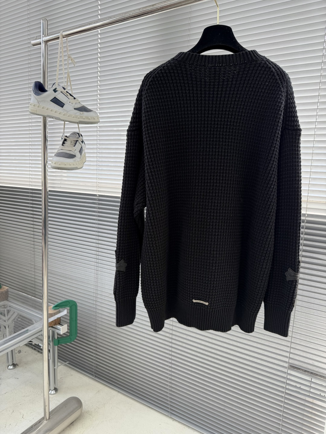 -CH 克罗心 羊绒华夫格毛衣大身面料采用定织定染羊绒与桑蚕丝混纺纱线整件衣服耗时近200分钟衣服手袖两