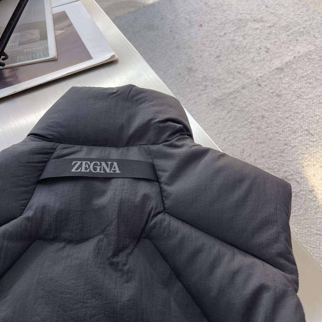 -Z ZEGN 金属尼龙直充鹅绒立领羽绒马甲…日本东丽“克轻GRAMART”一体织造金属尼龙直充羽绒面料