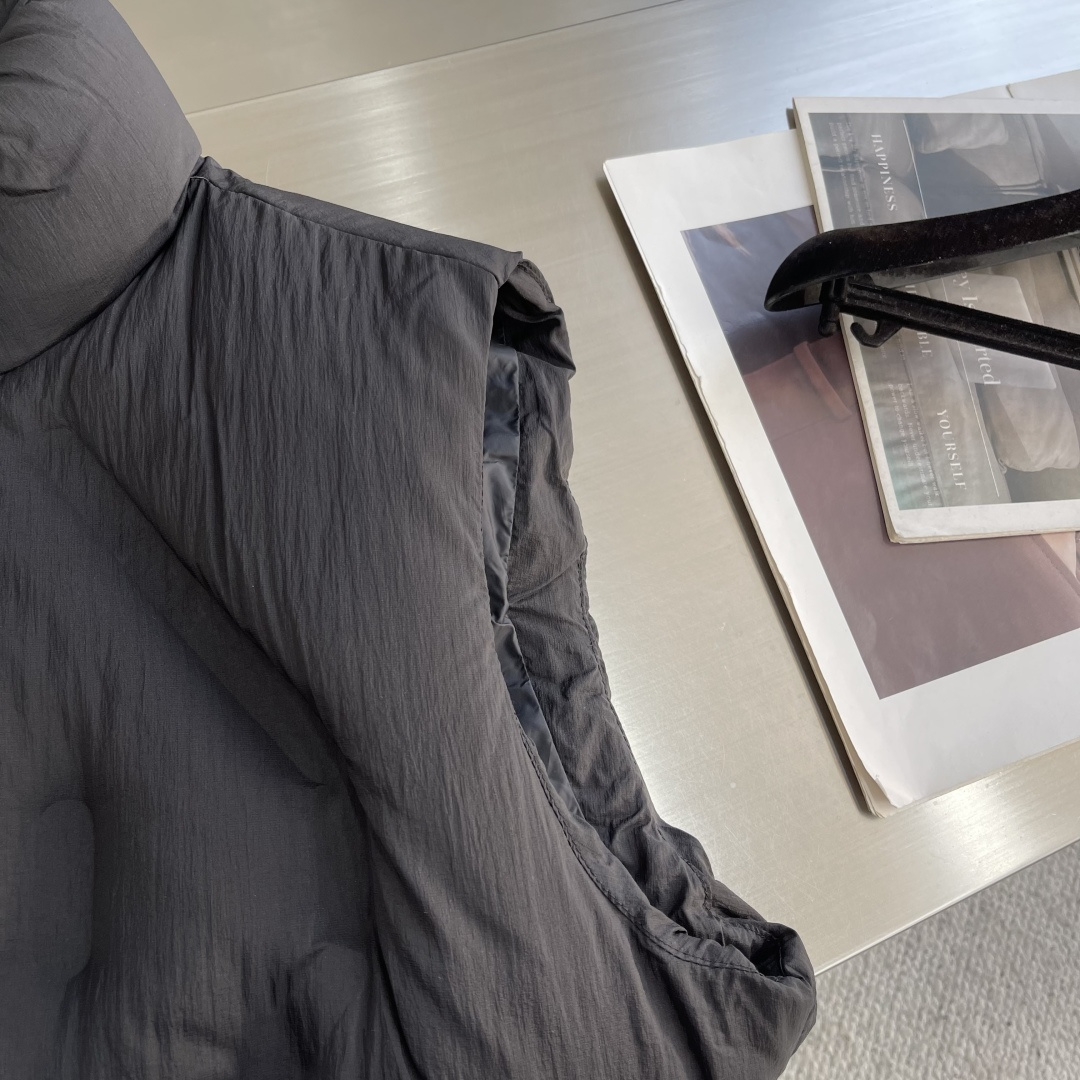 -Z ZEGN 金属尼龙直充鹅绒立领羽绒马甲…日本东丽“克轻GRAMART”一体织造金属尼龙直充羽绒面料