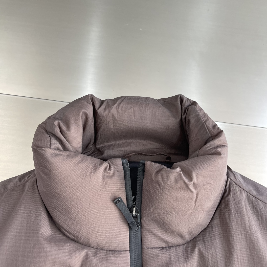 -Z ZEGN 金属尼龙直充鹅绒立领羽绒马甲…日本东丽“克轻GRAMART”一体织造金属尼龙直充羽绒面料