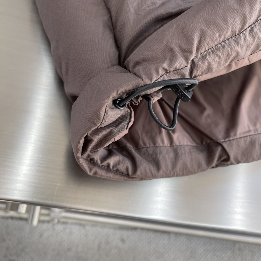 -Z ZEGN 金属尼龙直充鹅绒立领羽绒马甲…日本东丽“克轻GRAMART”一体织造金属尼龙直充羽绒面料