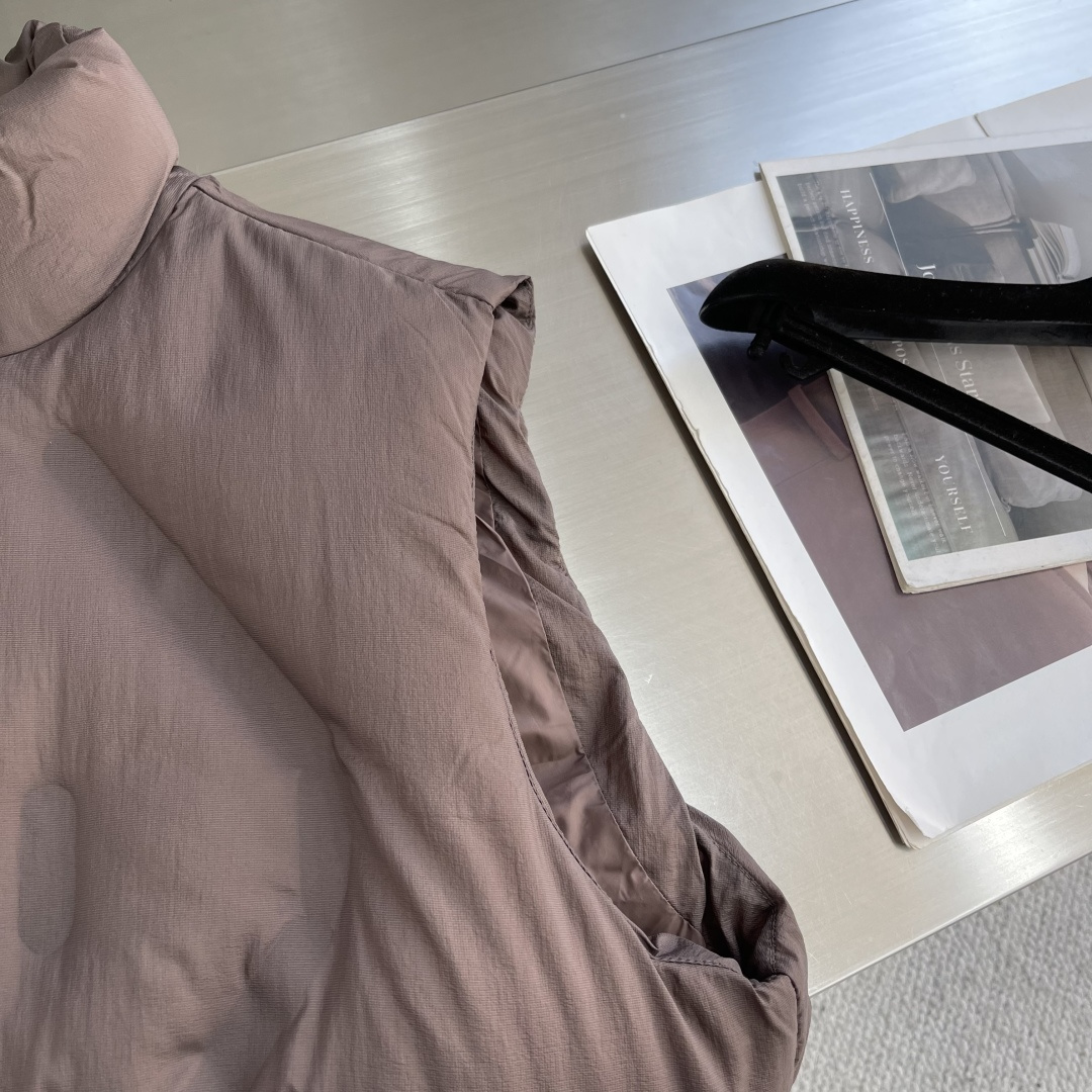 -Z ZEGN 金属尼龙直充鹅绒立领羽绒马甲…日本东丽“克轻GRAMART”一体织造金属尼龙直充羽绒面料