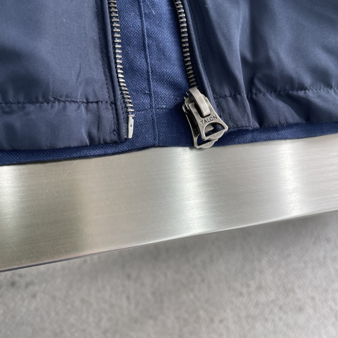 -RAlPh Lauren 标识刺绣俩面穿夹克定制哑光云纹塔夫绸 以及斜纹提花织锦 轻盈坚韧 垂感爽滑 