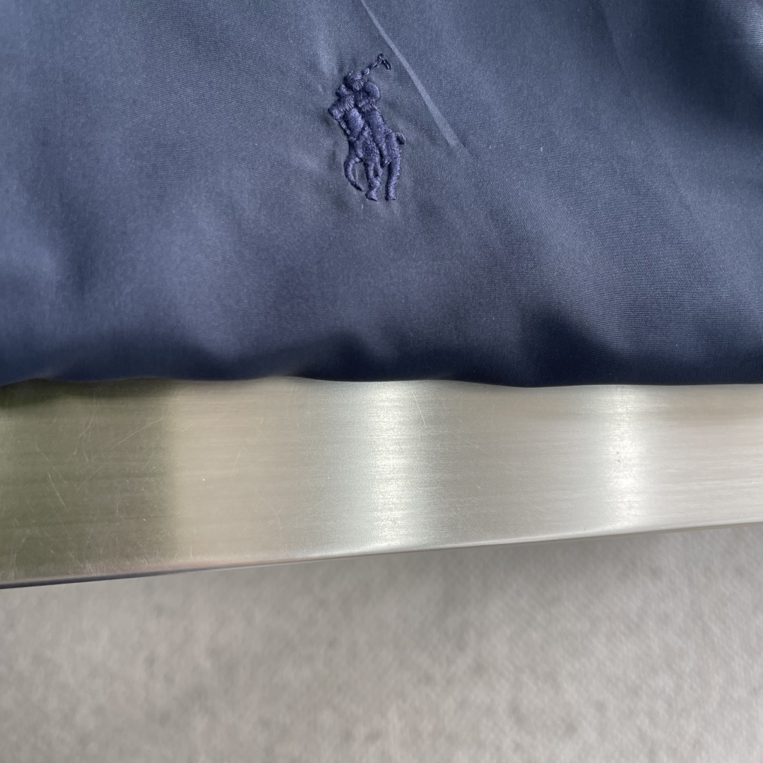 -RAlPh Lauren 标识刺绣俩面穿夹克定制哑光云纹塔夫绸 以及斜纹提花织锦 轻盈坚韧 垂感爽滑 