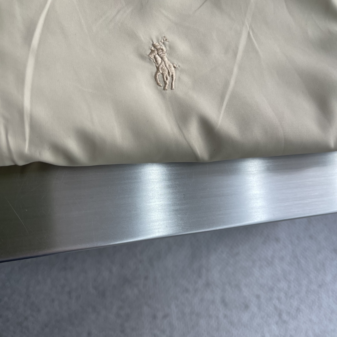 -RAlPh Lauren 标识刺绣俩面穿夹克定制哑光云纹塔夫绸 以及斜纹提花织锦 轻盈坚韧 垂感爽滑 