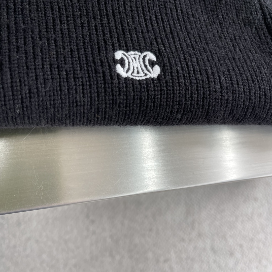 -Celin 25fw新款拉链开衫针织衫，这款拉链式开合设计，前胸搭配有经典CELINE绣花工艺，款式非