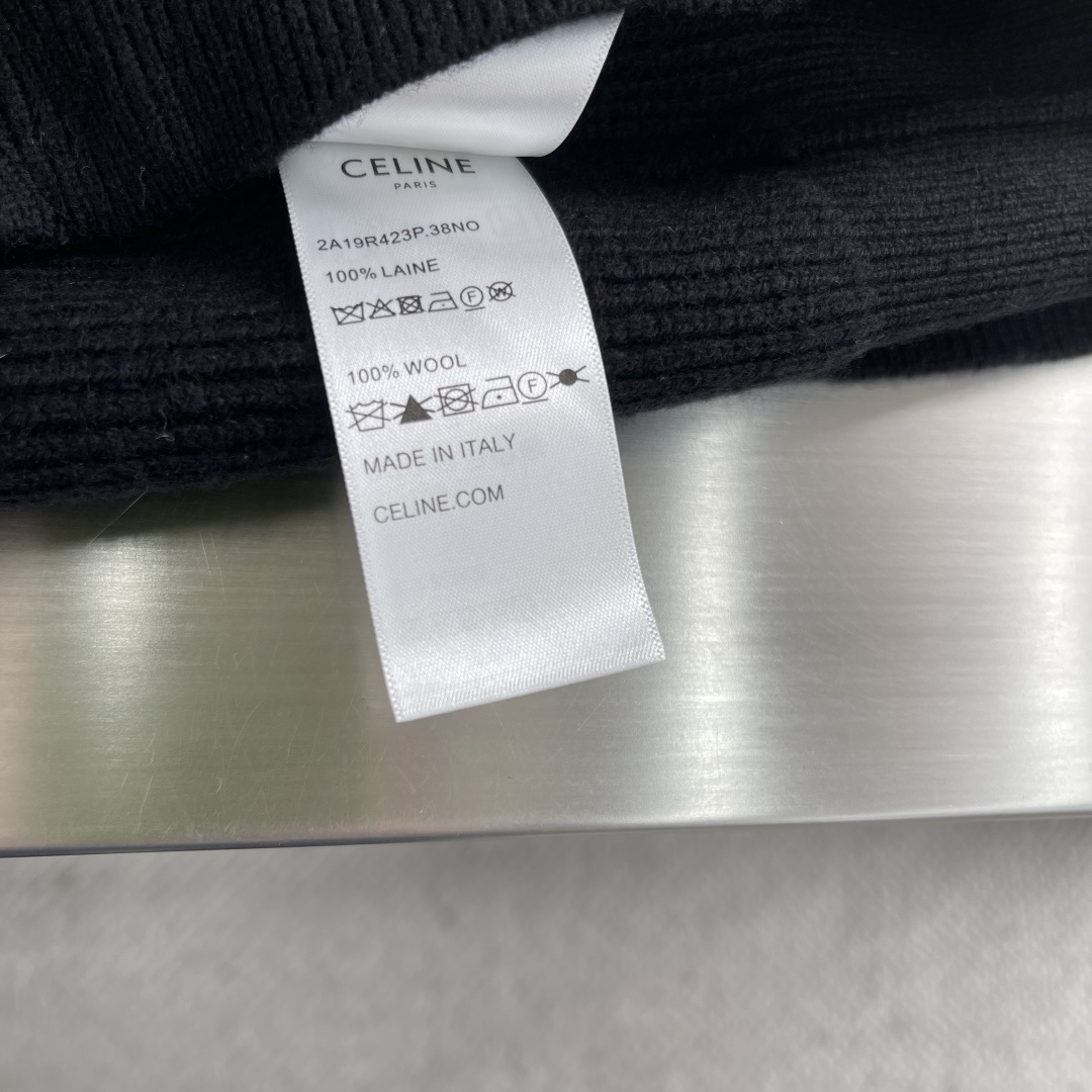 -Celin 25fw新款拉链开衫针织衫，这款拉链式开合设计，前胸搭配有经典CELINE绣花工艺，款式非