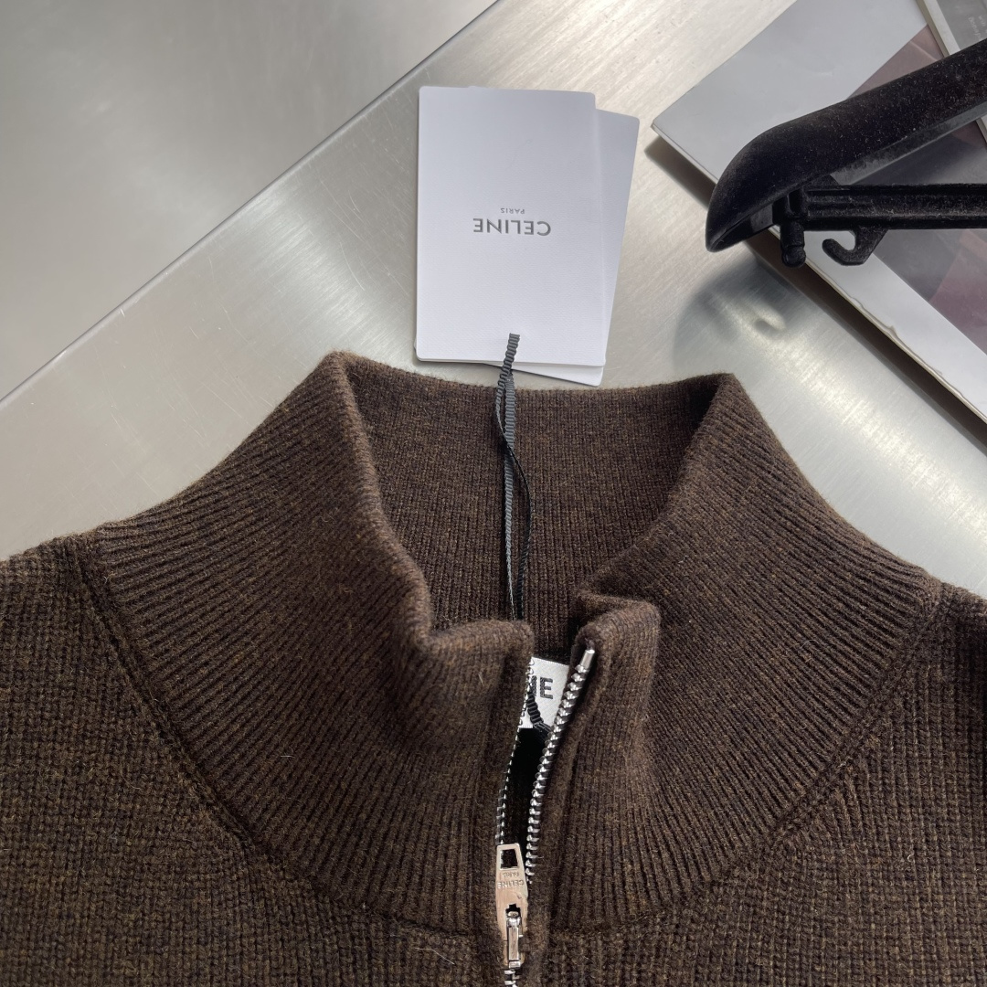 -Celin 25fw新款拉链开衫针织衫，这款拉链式开合设计，前胸搭配有经典CELINE绣花工艺，款式非