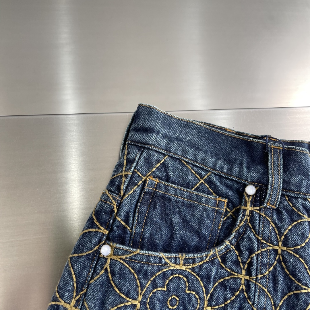 -驴牌 25fw新款刺绣工装短裤本款牛仔短裤出自 Pharrell Williams 与 Nigo 携手
