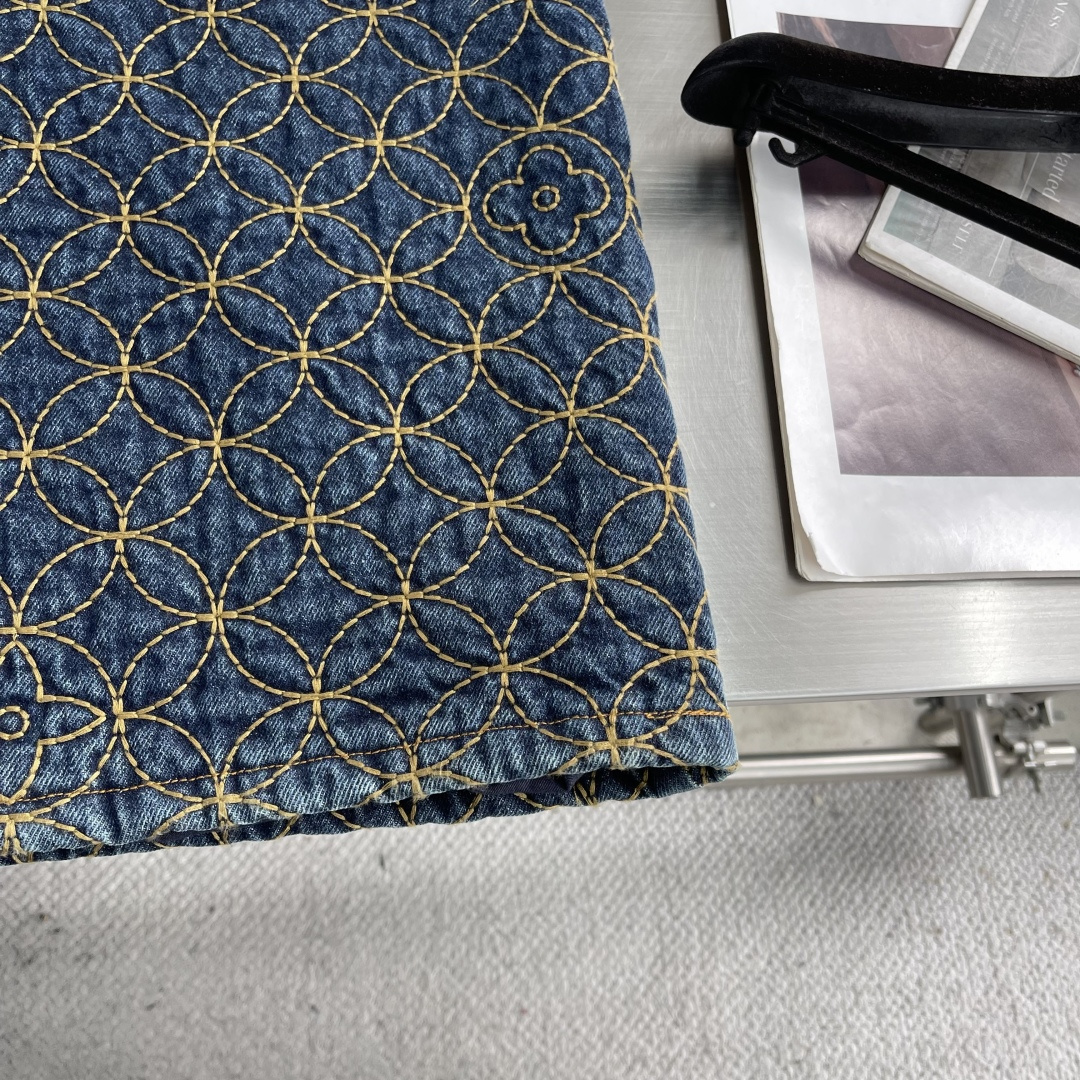 -驴牌 25fw新款刺绣工装短裤本款牛仔短裤出自 Pharrell Williams 与 Nigo 携手