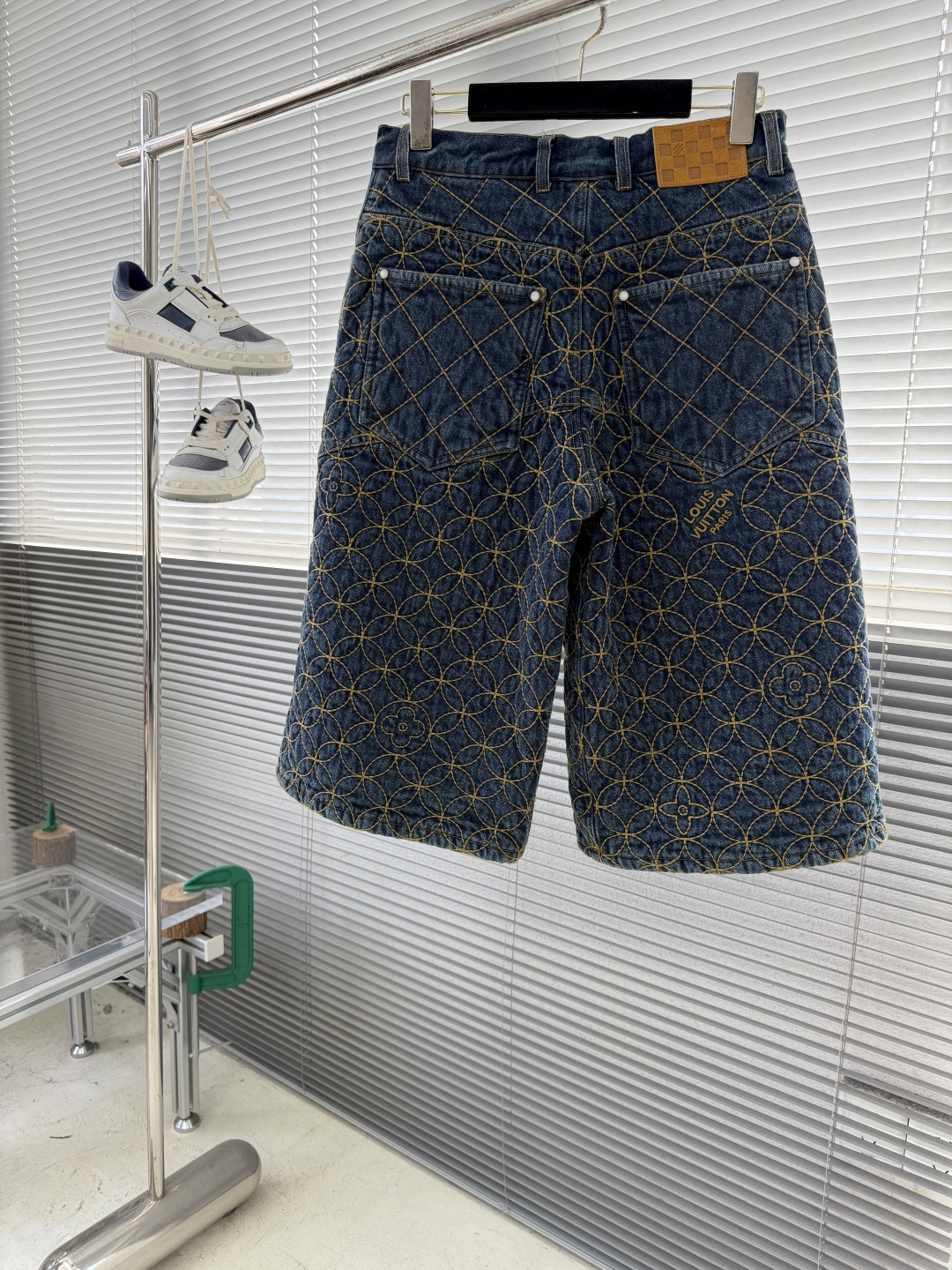 -驴牌 25fw新款刺绣工装短裤本款牛仔短裤出自 Pharrell Williams 与 Nigo 携手