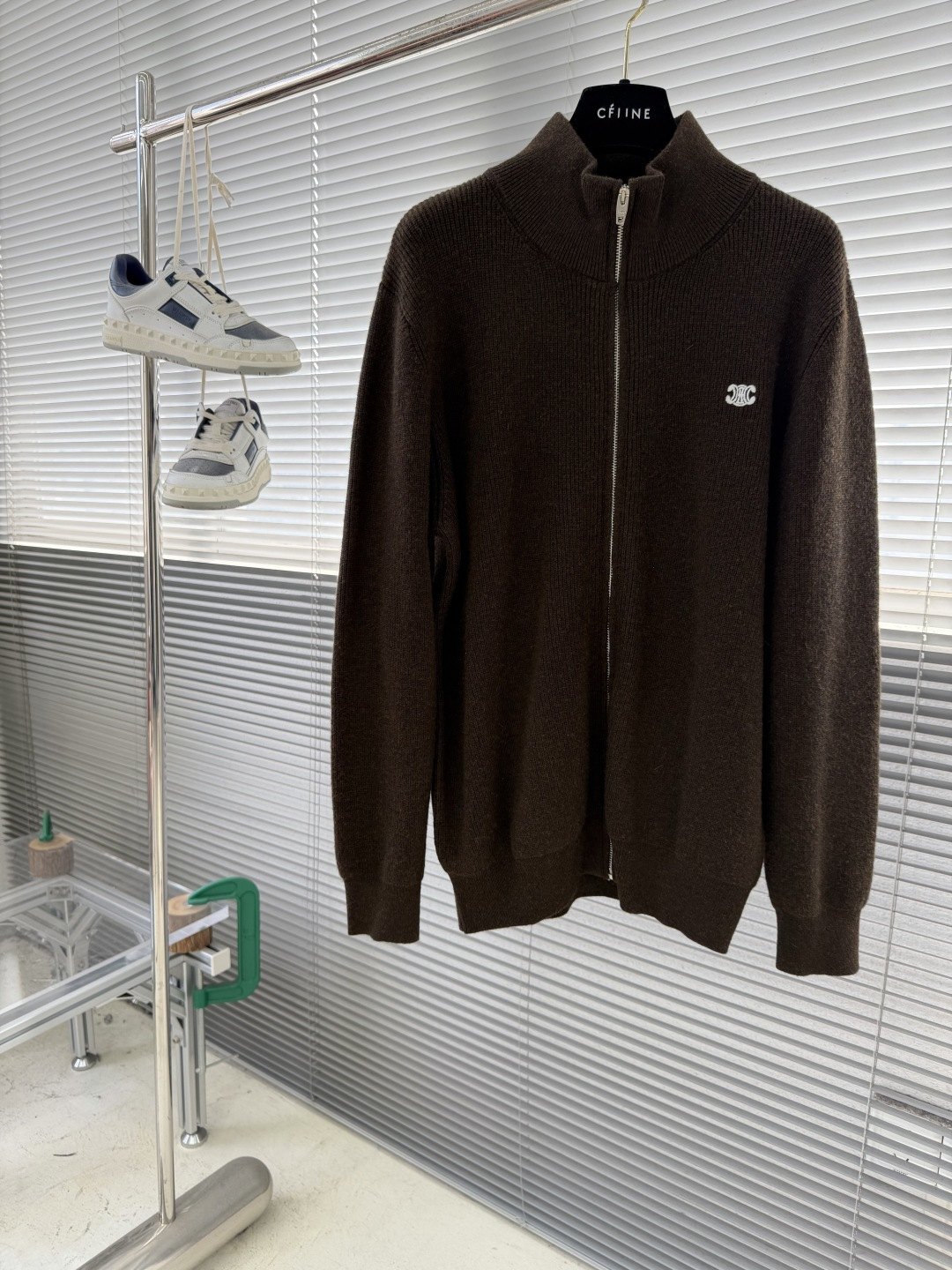 -Celin 25fw新款拉链开衫针织衫，这款拉链式开合设计，前胸搭配有经典CELINE绣花工艺，款式非
