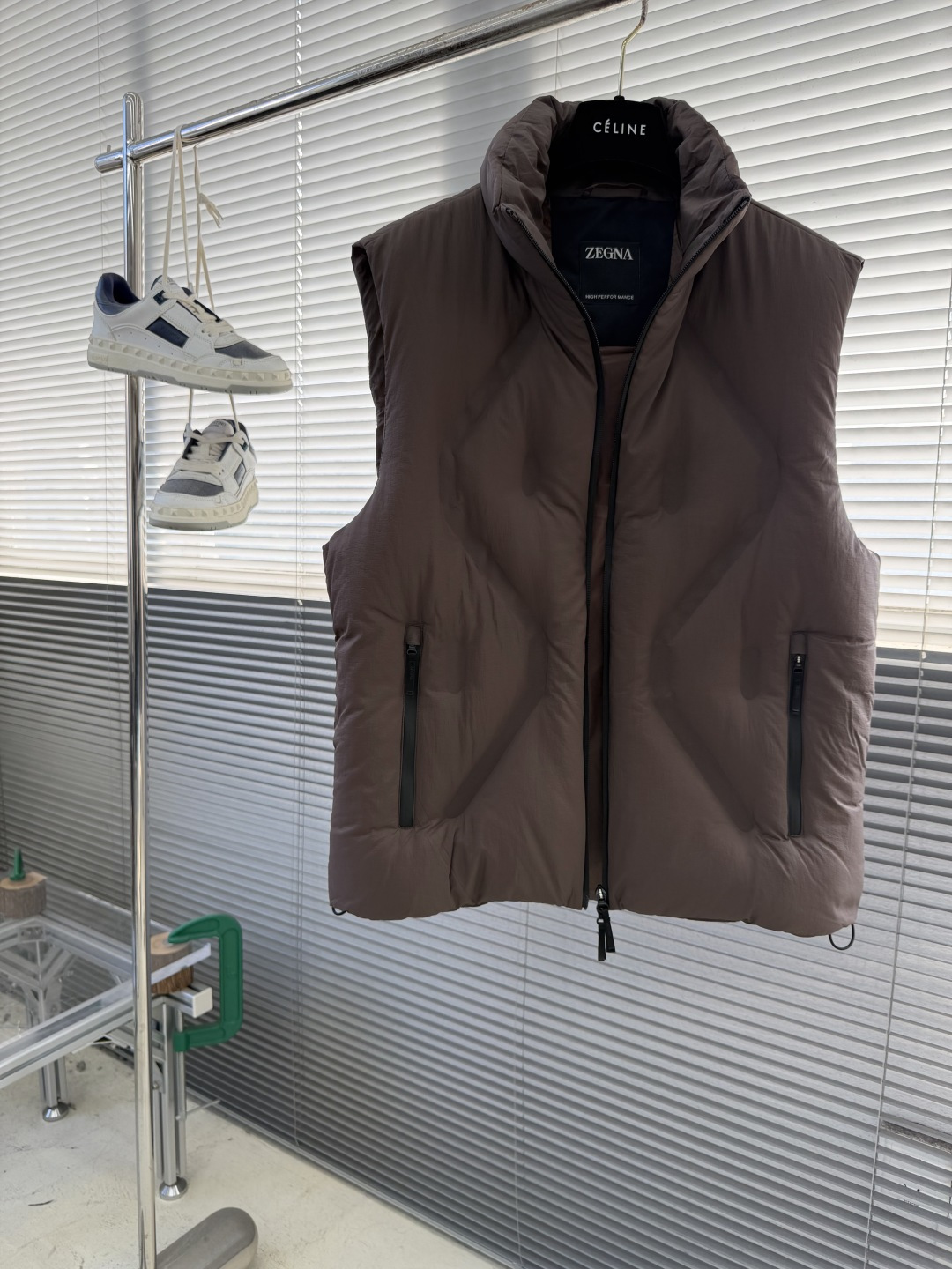 -Z ZEGN 金属尼龙直充鹅绒立领羽绒马甲…日本东丽“克轻GRAMART”一体织造金属尼龙直充羽绒面料