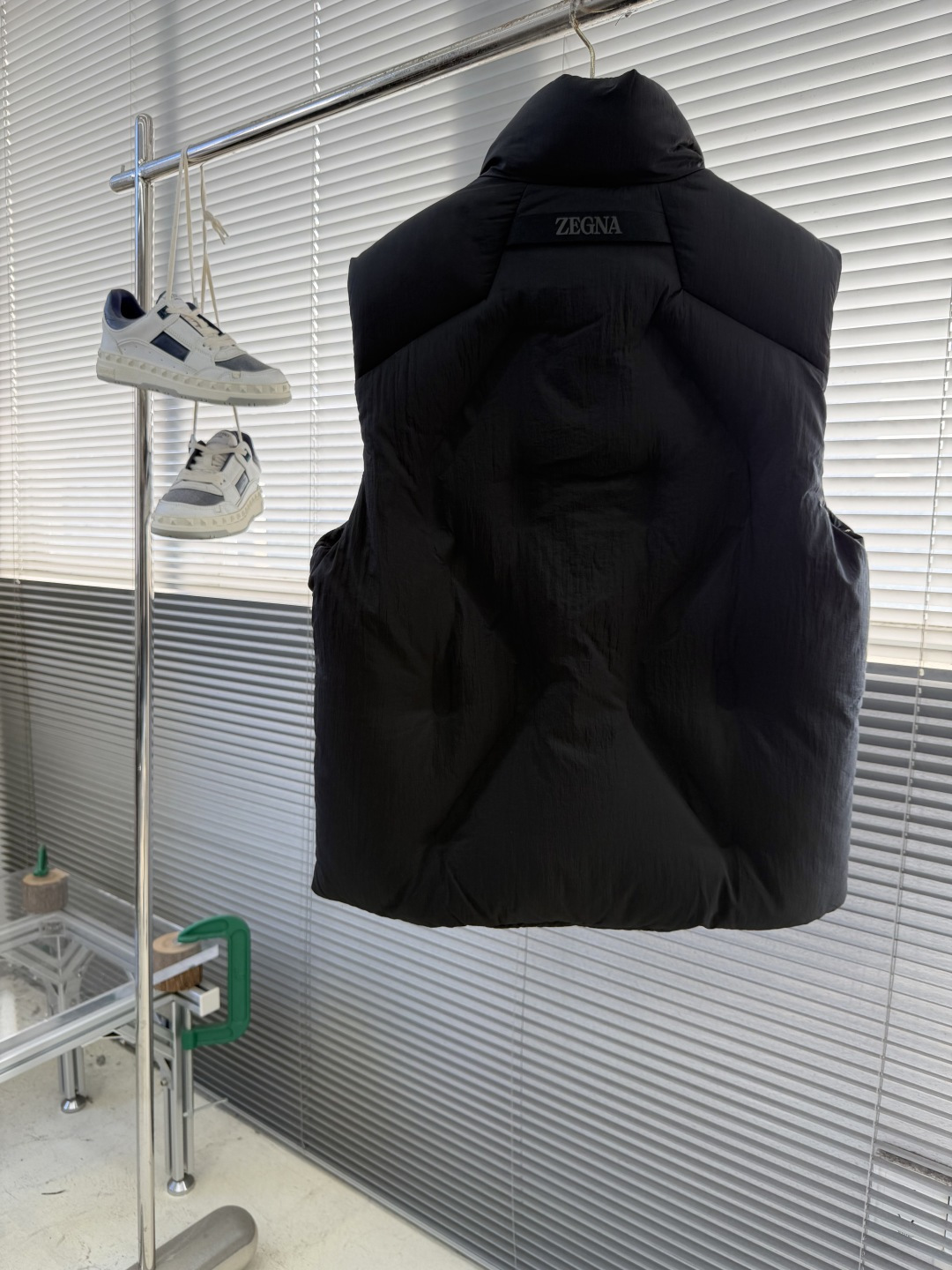 -Z ZEGN 金属尼龙直充鹅绒立领羽绒马甲…日本东丽“克轻GRAMART”一体织造金属尼龙直充羽绒面料