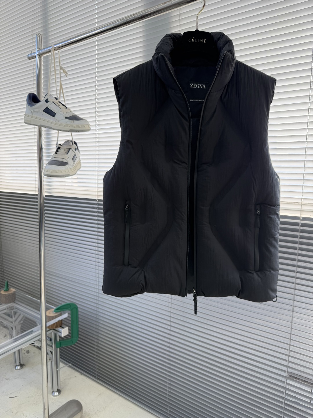 -Z ZEGN 金属尼龙直充鹅绒立领羽绒马甲…日本东丽“克轻GRAMART”一体织造金属尼龙直充羽绒面料