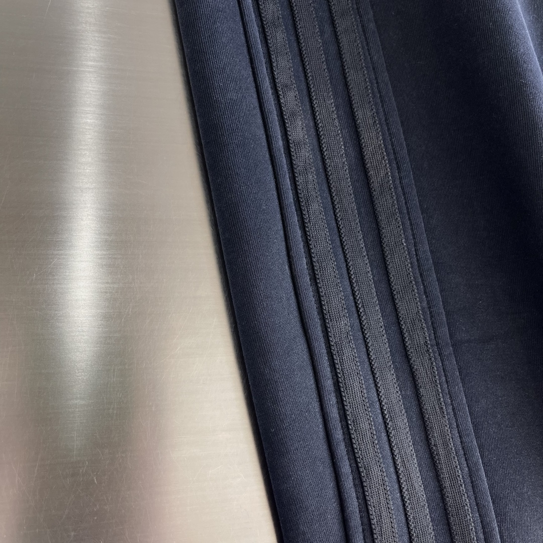 -Balencig 新款加绒休闲弯刀裤 爆款延续 版型真的太好看了 做了加绒的大佬们可以直接上⬆️ 面料